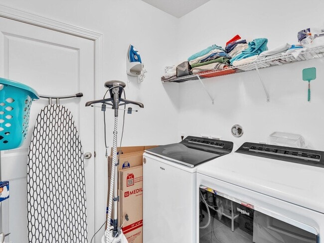 Building Photo - 556 Sanderling Cir
