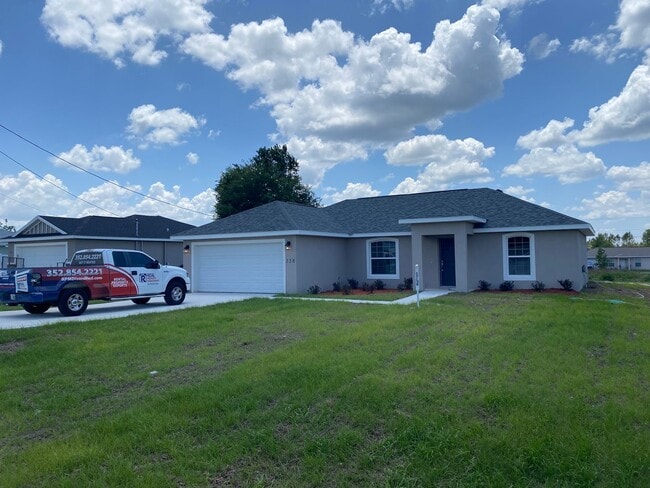 Building Photo - Desirable SE Ocala Neighborhood 3/2/2 *WON...