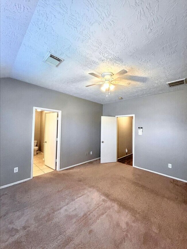Building Photo - 11319 Moonlight Ridge Dr