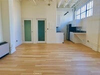 Building Photo - 312 W 5th St