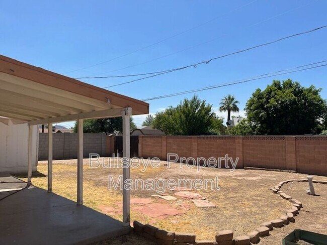 Building Photo - 3127 W Dahlia Dr