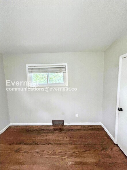 Building Photo - 1130 Trampe Ave