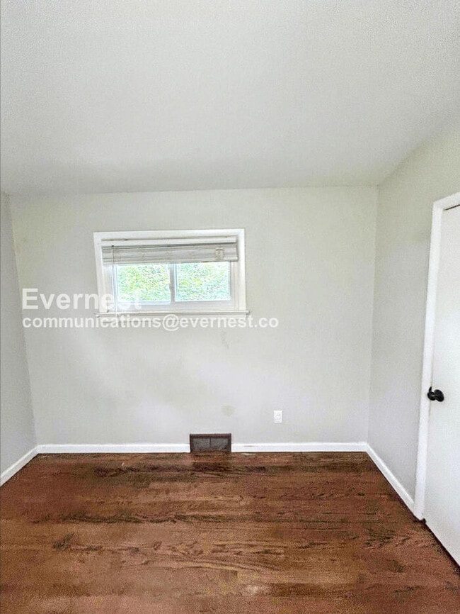 Building Photo - 1130 Trampe Ave