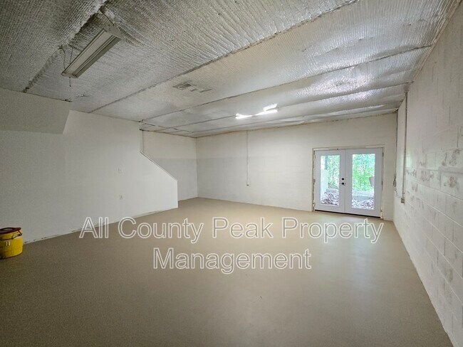 Building Photo - 6013 Bates Pike SE