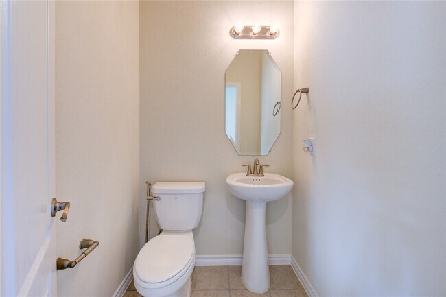 Building Photo - 30243 Twisting Springs Dr