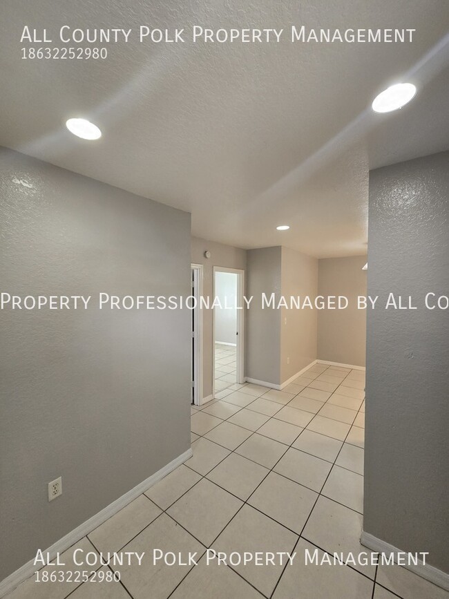Building Photo - Fantastic 3 Bedroom Duplex - Lawn Care Inc...
