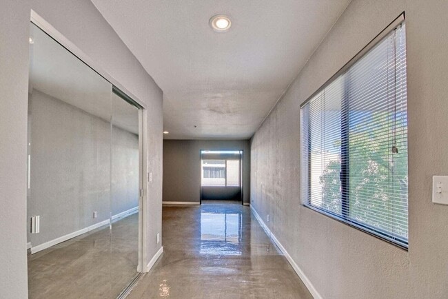 Building Photo - 867 Village Square S