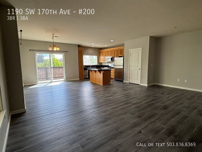 Building Photo - 1190 SW 170th Ave