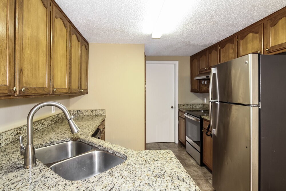 Building Photo - 2110 Westmore Dr