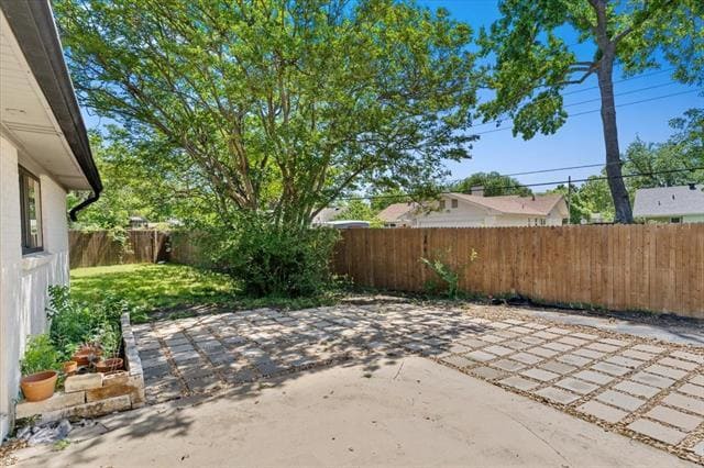 Building Photo - 11238 Webb Chapel Ct