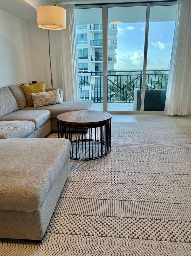 Building Photo - 610 W Las Olas Blvd