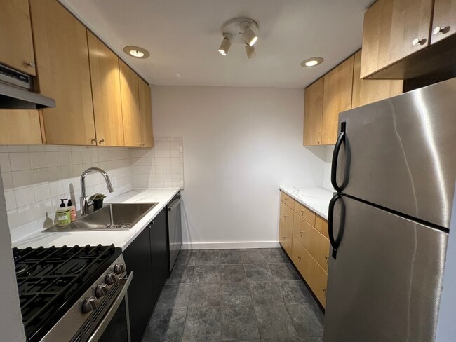 Building Photo - 112 Sackett St