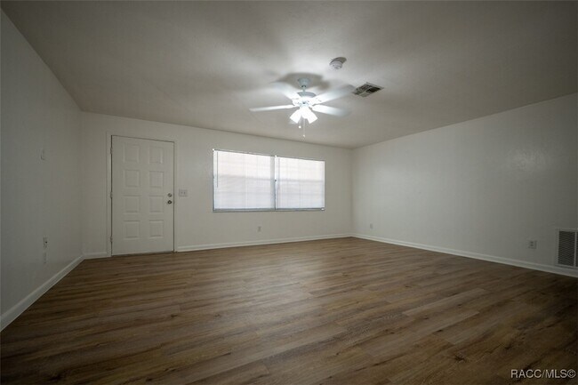 Building Photo - 68 W Sugarberry Ln