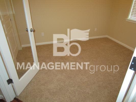 Building Photo - Beautiful Beaverton Home with Spacious Yard and Solar Panels that Save You Money!