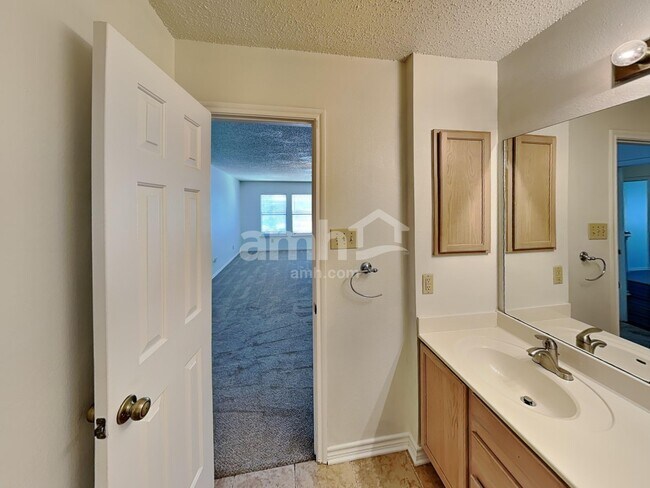 Building Photo - 2817 Lotus Park