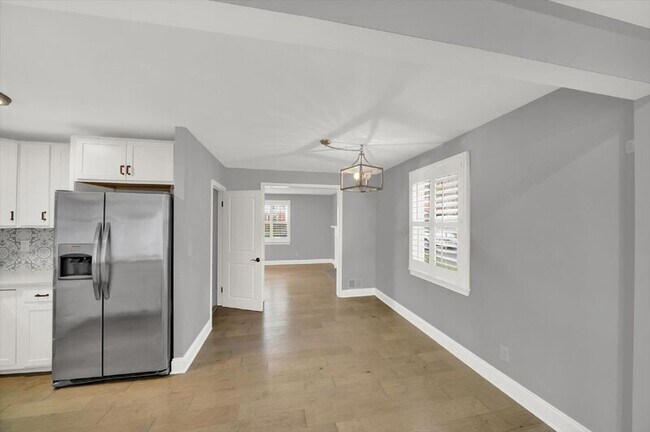 Building Photo - 10523 Howard Ave