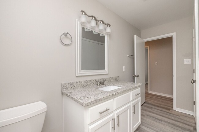 Building Photo - Beautifully Renovated 4-Bedroom Home in Ch...