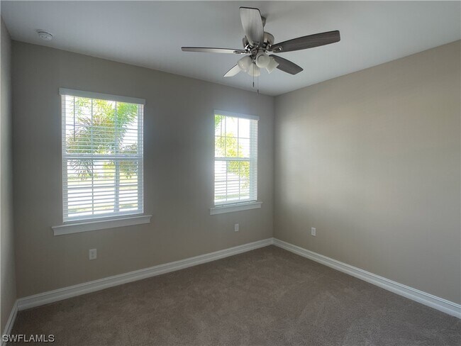 Building Photo - 715 Heather Lk Ave