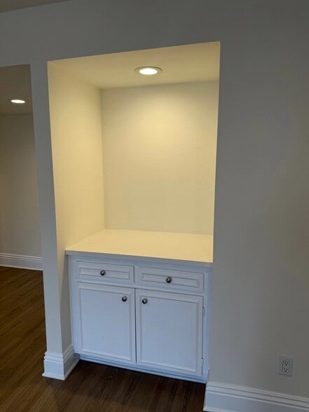 Building Photo - 1940 Malcolm Ave