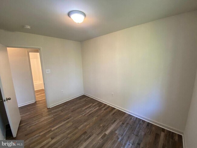 Building Photo - 4249 Normandy Ct