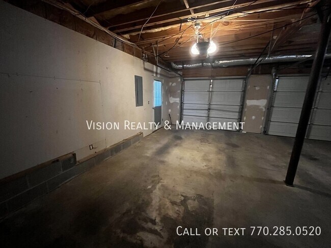 Building Photo - 64 Wooddale Ln