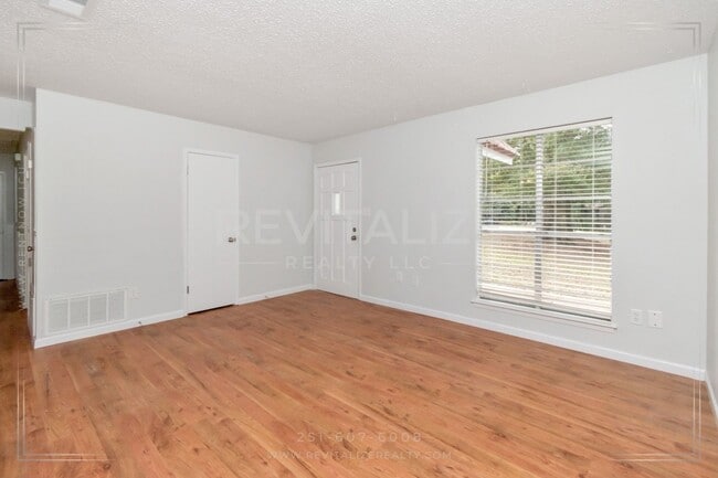 Building Photo - Newly Renovated 3 Bed 2 Bath Home in Theodore!