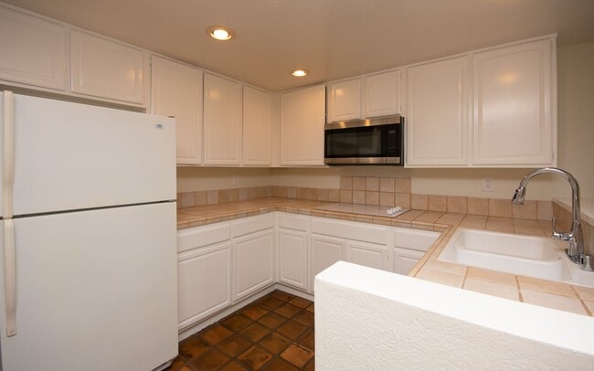 Building Photo - Wonderful 3BR/2.5BA La Costa Home!!!