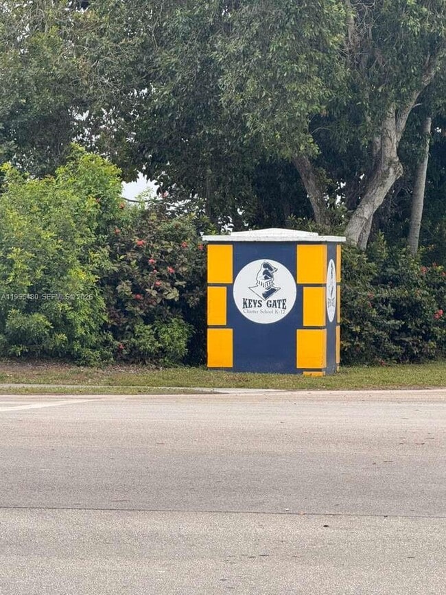 Building Photo - 2721 SE 26th Rd