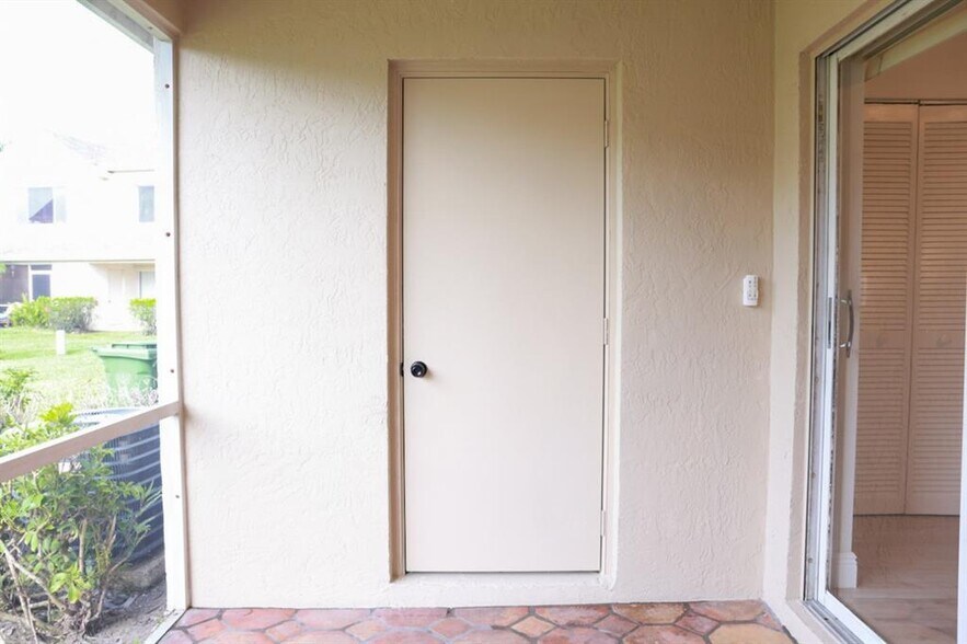 Building Photo - 16686 Hemingway Dr