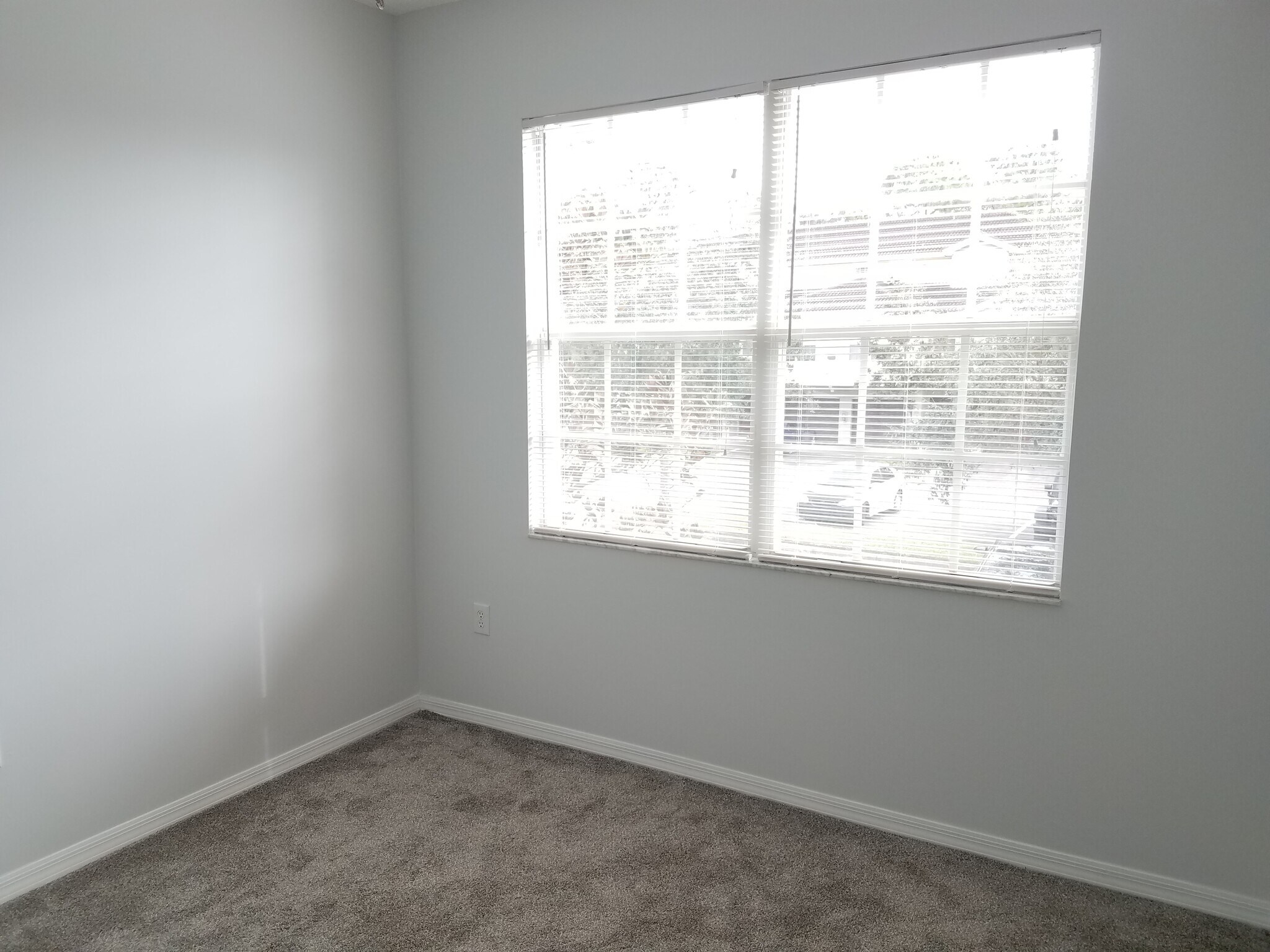 Building Photo - 5692 Bentgrass Dr