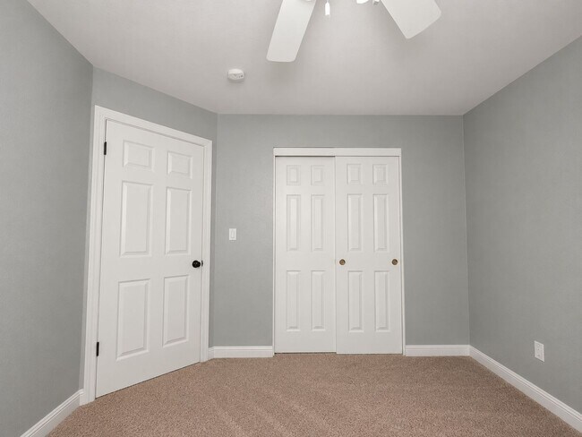 Building Photo - 742 Rambleton Dr