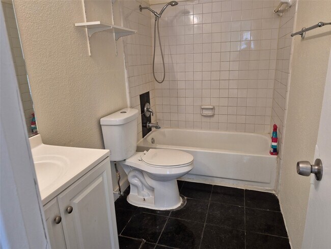 Building Photo - 10847 Braes Bend Dr