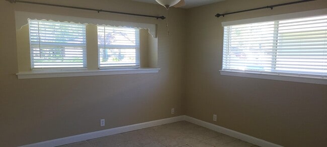 Building Photo - 11123 Hazelhurst Dr