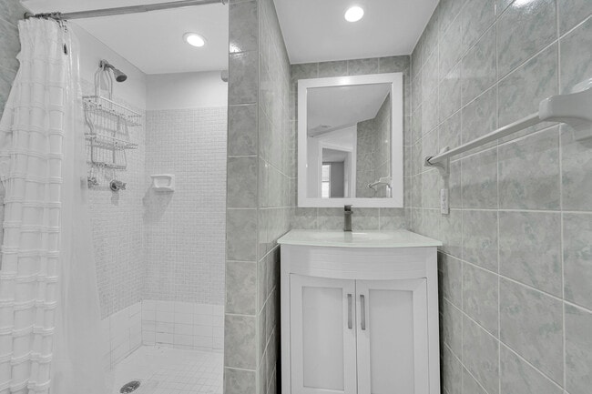 Building Photo - 5300 NE 24th Terrace