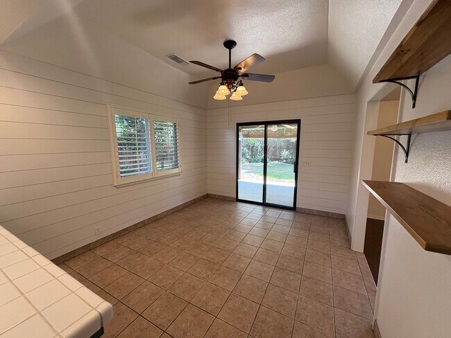 Building Photo - NW Visalia Home coming soon!