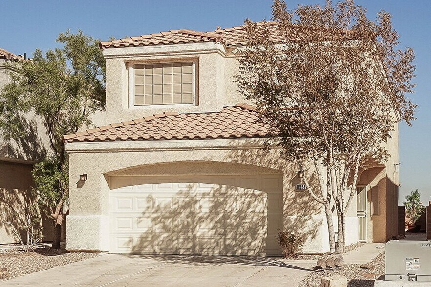 Building Photo - 9524 Friant St