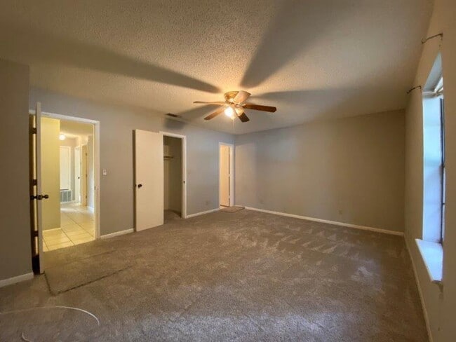 Building Photo - 704 E Logan St