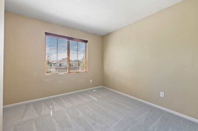 Building Photo - 1094 Ebbets Dr