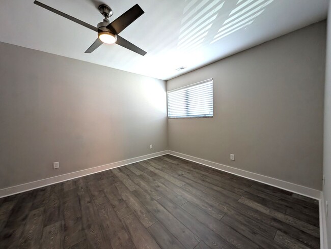 Building Photo - Stunning Contemporary 2 story, 4 bedroom, 3 full bath home is Located in the Merry Oaks Community!