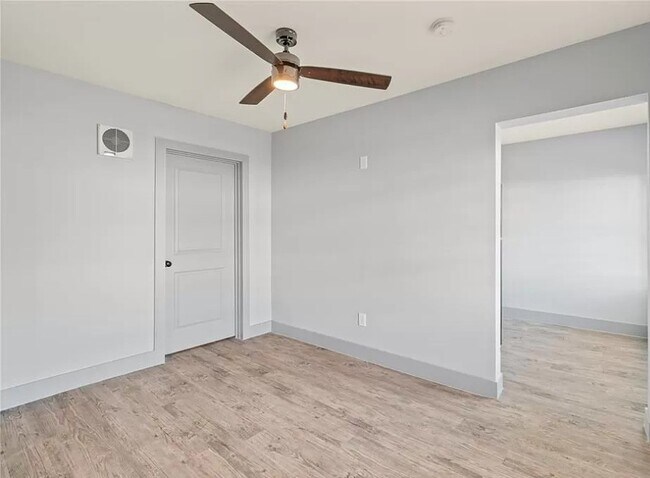 Building Photo - 305 Roberts St