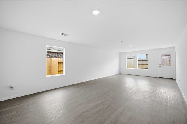 Building Photo - 16842 Spotted Oak Dr
