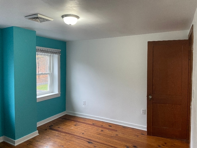 Building Photo - 913 Grange Rd