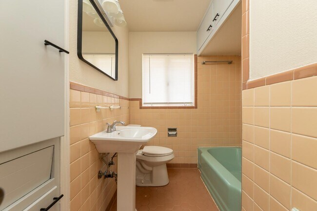 Building Photo - 222 Dryden Dr