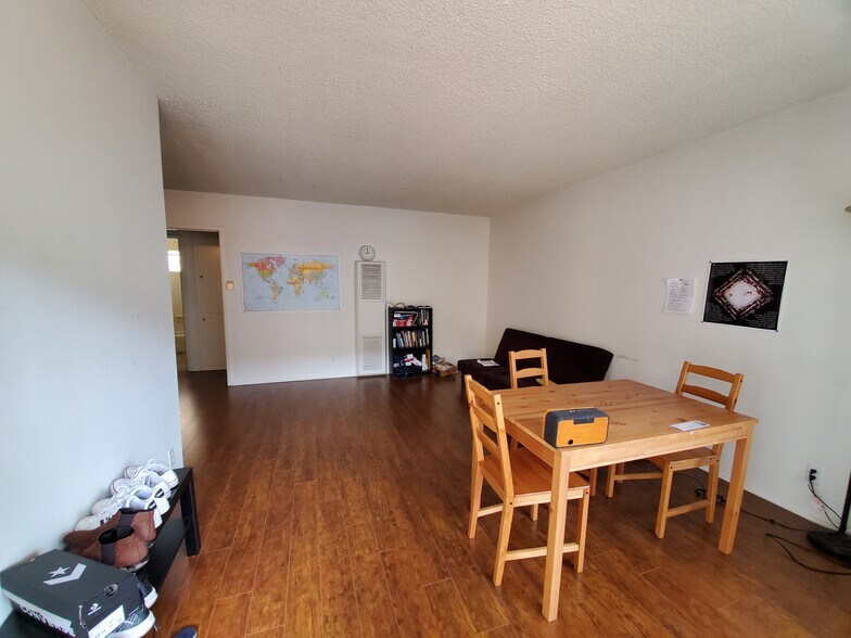 Building Photo - 1745 Colby Ave