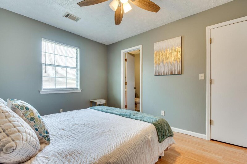 Building Photo - 1735 Nutmeg St