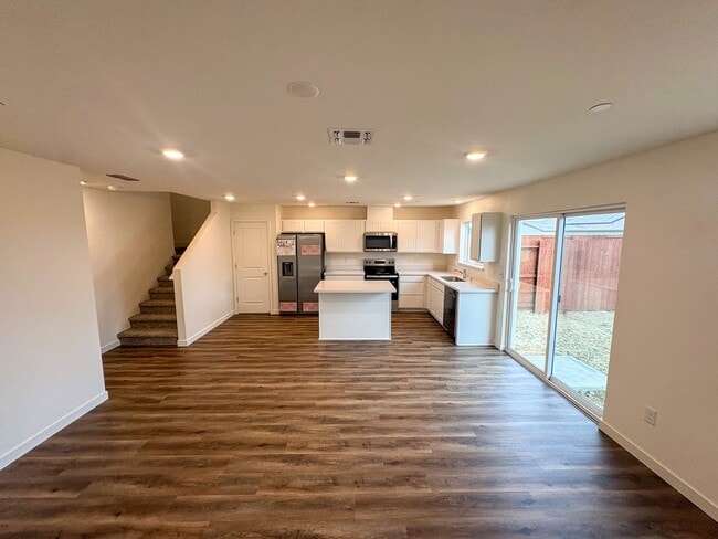 Building Photo - $500 MOVE IN SPECIAL OFF FIRST MONTHS RENT.