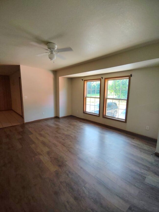 Building Photo - 2 bedroom, 1 bathroom apartment in Wickliffe