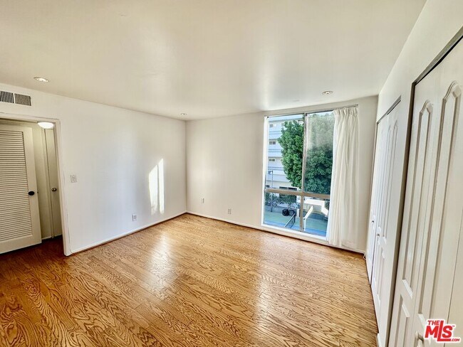 Building Photo - 1134 Alta Loma Rd