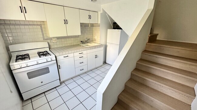 Building Photo - 459 N Alfred St