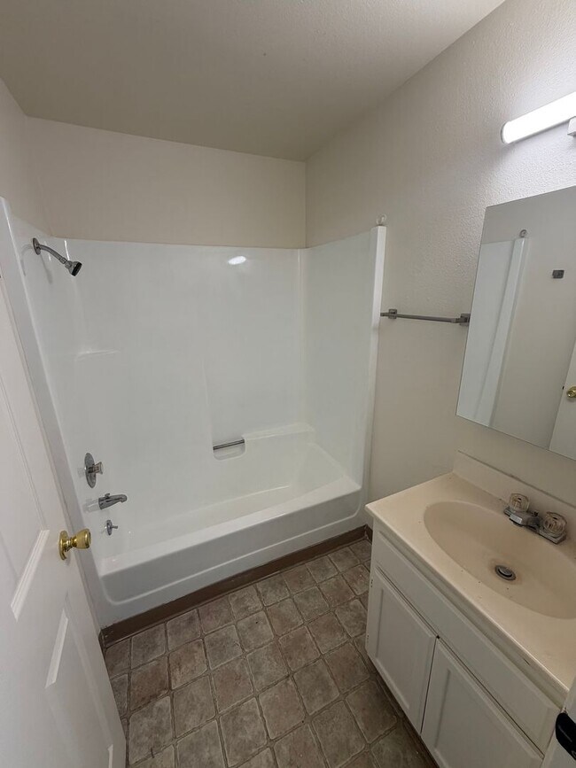 Building Photo - 3039-3041 Kane Street